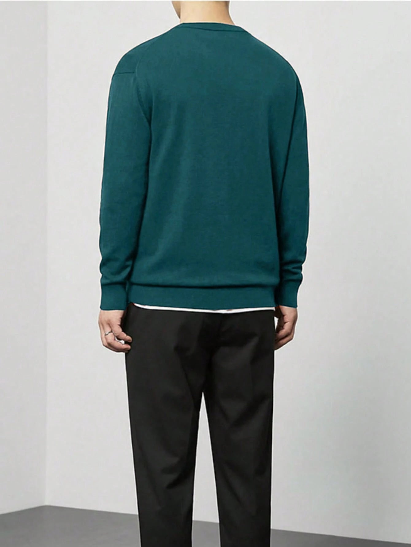 Men's Casual Sweater – Minimalist Style for Everyday Wear